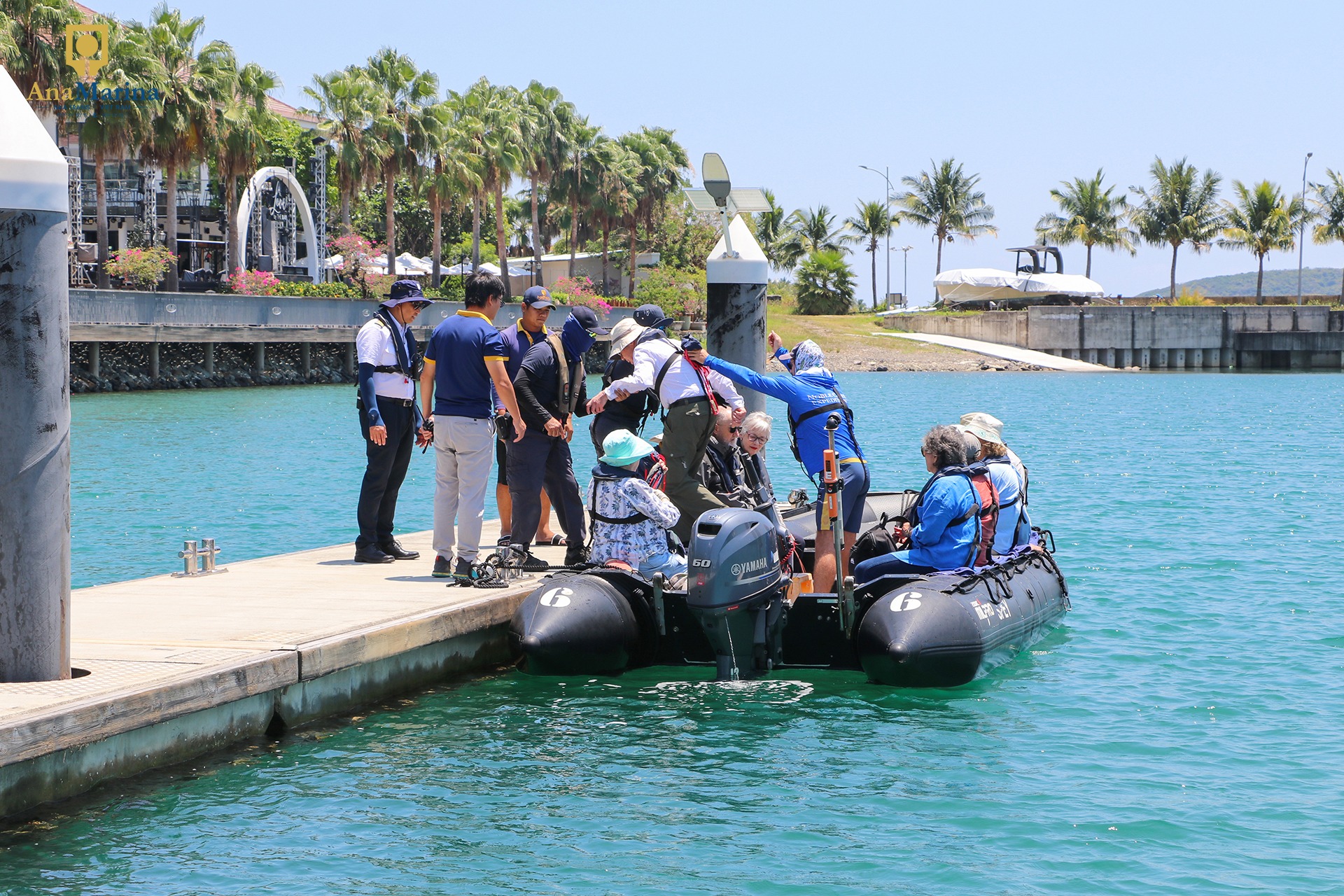 CHÀO MỪNG TÀU DU THUYỀN QUỐC TẾ ISLAND SKY ĐẾN ANA MARINA NHA TRANG
